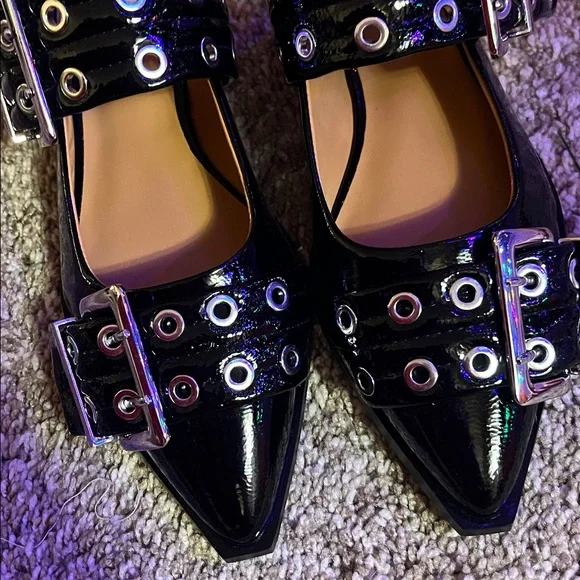 Steve Madden Black Patent Graya Buckle Flat Pointed Toe - Picture 2 of 4